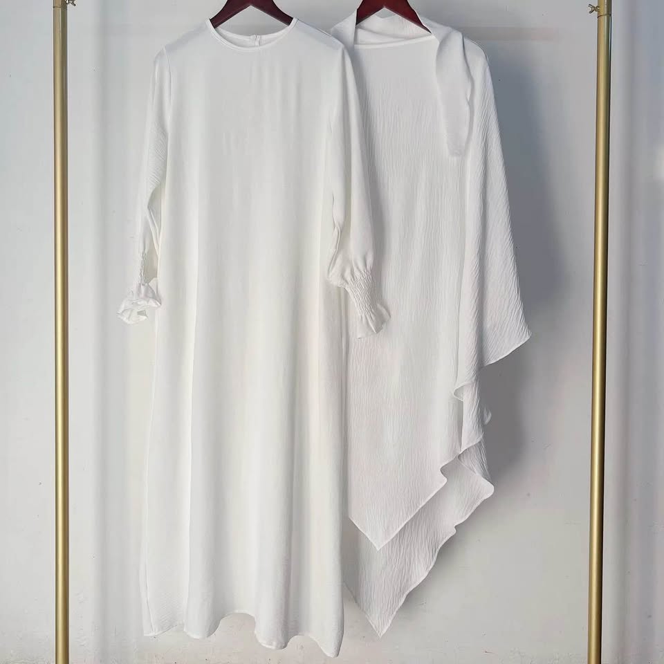 670011115_1475613727270366_7335864232586867151_n New Hajj friendly abayas and accessories - White - Image 4