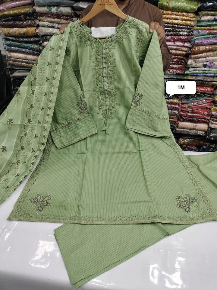 674533785_848691258258132_3862178784050552580_n New Party wear Embroidered Lawn Cotton Collection Summer Collection - Image 2