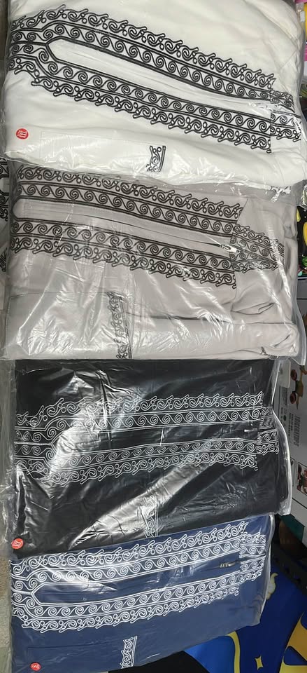 675272830_1508177800935816_7101774241126984005_n Men’s embroidered and hooded thobes - S and XXL only available - Image 2