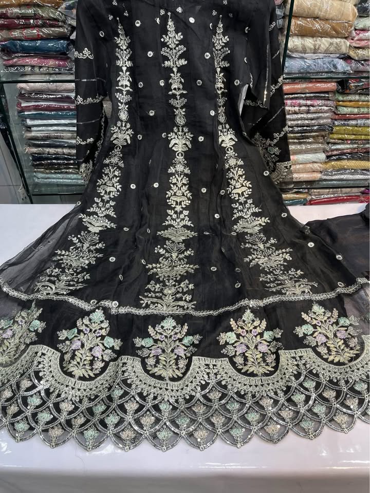 675931168_800012046271071_5097504483498477777_n NEW beautiful pakistani dress - Image 2