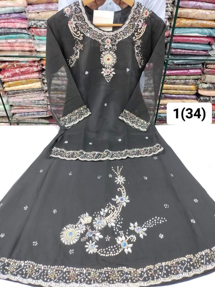 676297474_1438888181268706_1908048240621008465_n New Pakistani party wear dresses size 8-10years - Image 6
