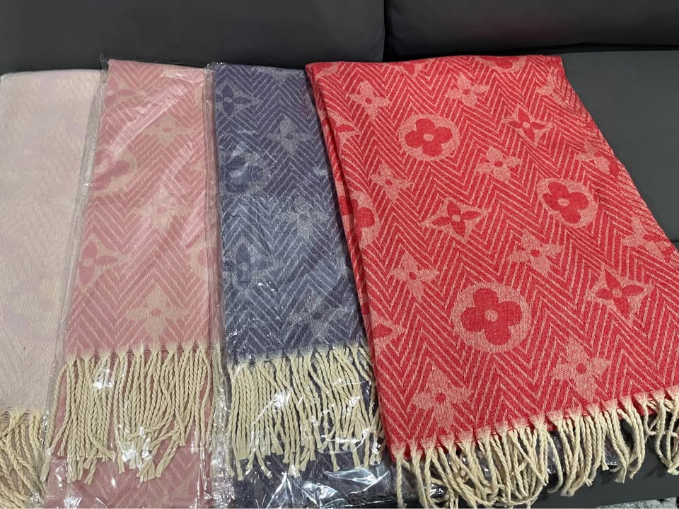 676500727_1419284196619910_7191061583537396502_n Branded winter shawls - Image 4