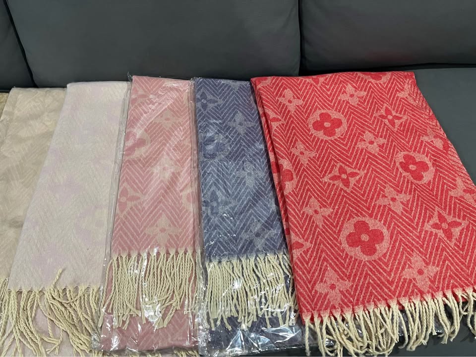 676673475_1042208152316625_4877732593930026766_n Branded winter shawls - Image 5