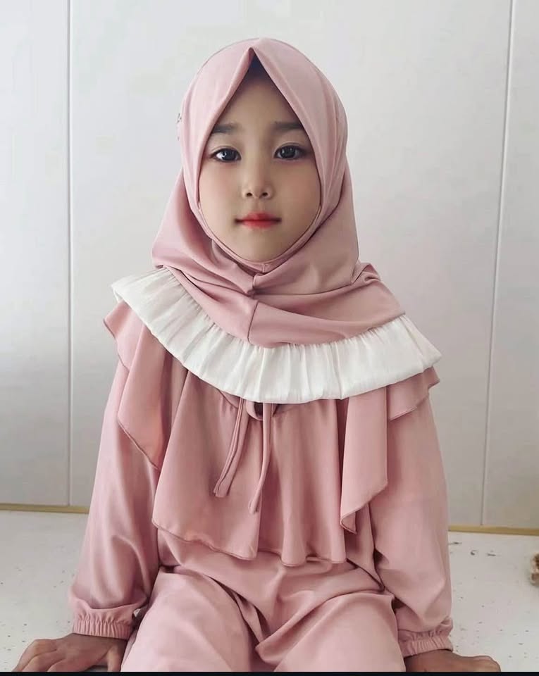 676856759_813852518449634_1876684621276779845_n Premium quality kids abaya two piece - Image 4