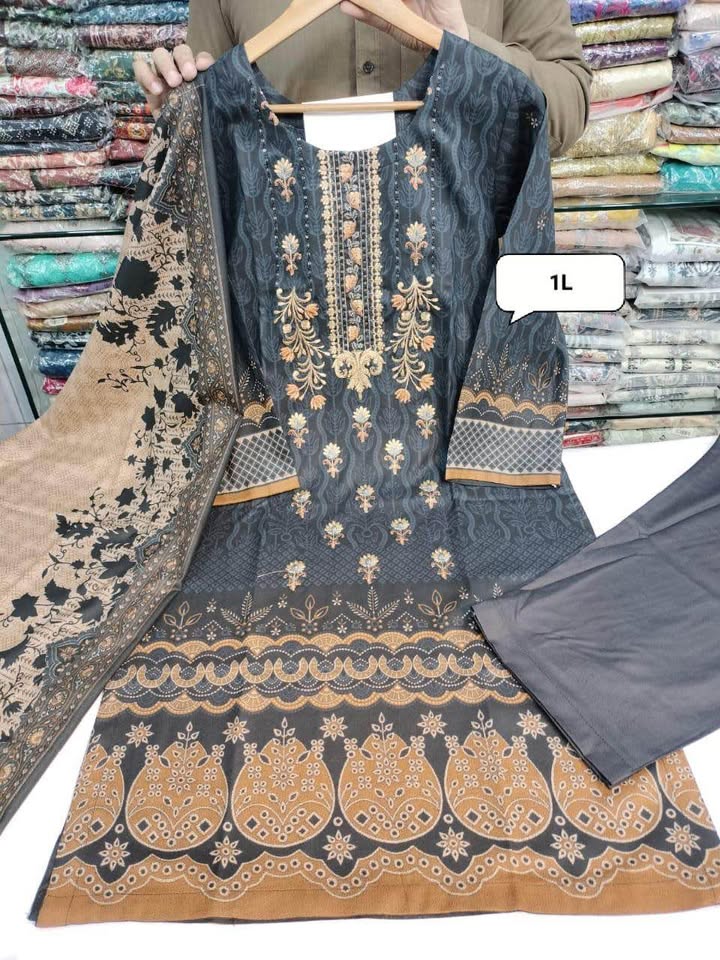 680255572_1257088673253194_510402915619127960_n New Pakistani dhanak fabric three piece dresses with thick shawl dupatta - Image 8
