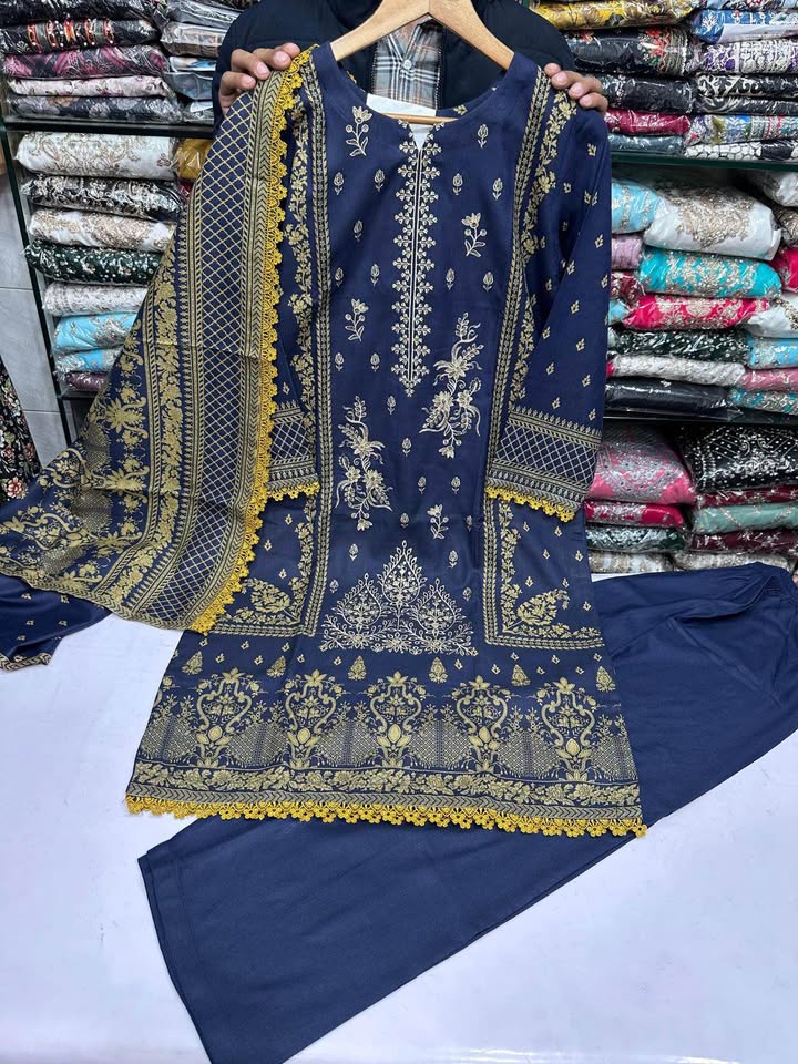681253231_732004233272788_3219131154398856447_n New Pakistani dhanak fabric three piece dresses with thick shawl dupatta - Image 10